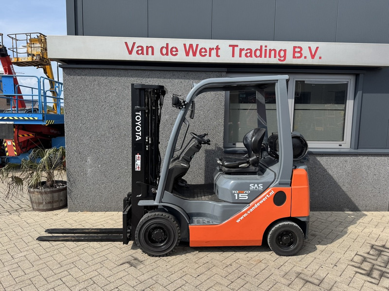 Toyota 02-8FGF18 Triplo 430 Freelift/Sideshift/4e Functie 2013 Lpg - Stivuitor GPL: Foto 1 Toyota 02-8FGF18 Triplo 430 Freelift/Sideshift/4e Functie 2013 Lpg - Stivuitor GPL: Foto 1