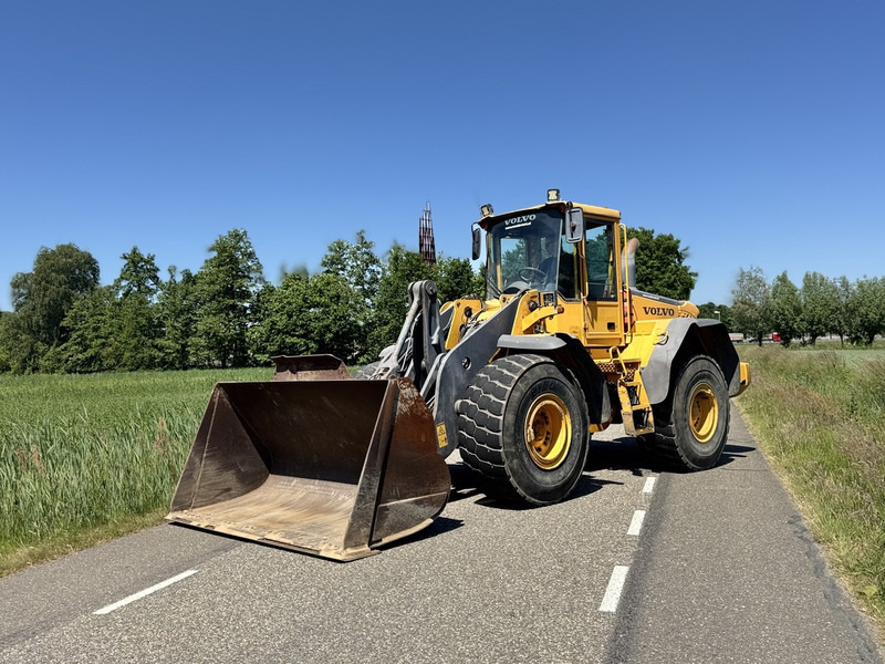 Volvo L110E - Încărcător frontal pe pneuri: Foto 1 Volvo L110E - Încărcător frontal pe pneuri: Foto 1