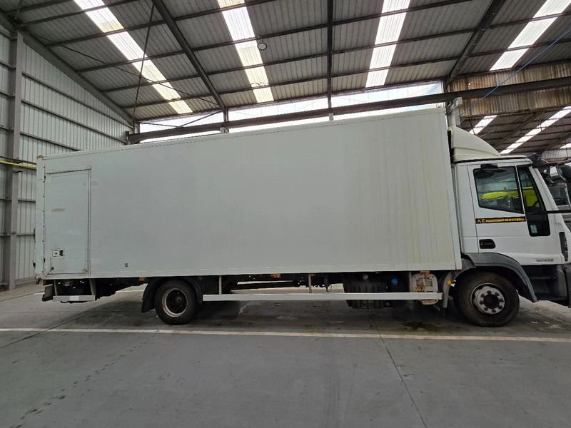 Iveco EuroCargo 120 E22 / MANUEL / EURO 5 / AIRCO - Camion furgon: Foto 4 Iveco EuroCargo 120 E22 / MANUEL / EURO 5 / AIRCO - Camion furgon: Foto 4