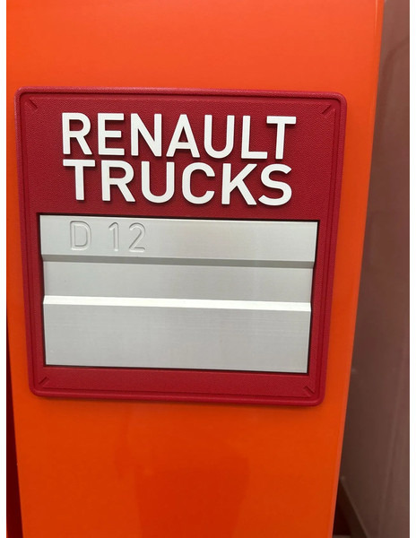 Renault D 12 220 / 264728 km - Camion frigider: Foto 3 Renault D 12 220 / 264728 km - Camion frigider: Foto 3