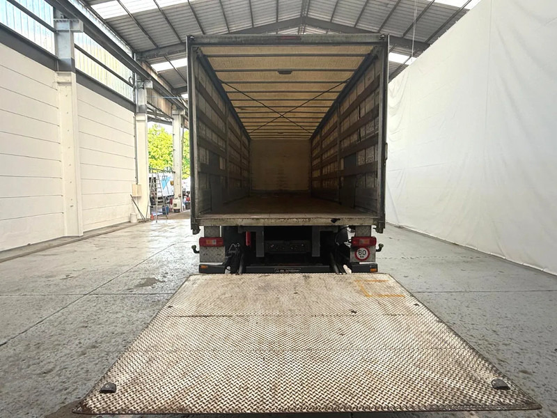 Volvo FM 330 / Essieu relevable et directionnel / Steerable lift axle / Lift as en stuuras - Camion cu prelată: Foto 5 Volvo FM 330 / Essieu relevable et directionnel / Steerable lift axle / Lift as en stuuras - Camion cu prelată: Foto 5