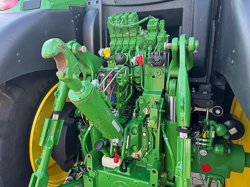 John Deere 6R195 AP 50KM COMMAND-PRO 2023 FH+FA!!! - Tractor agricol: Foto 4 John Deere 6R195 AP 50KM COMMAND-PRO 2023 FH+FA!!! - Tractor agricol: Foto 4