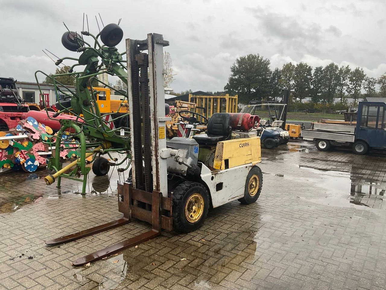 1967 CLARK CY40 FORKLIFT - Motostivuitor: Foto 1 1967 CLARK CY40 FORKLIFT - Motostivuitor: Foto 1