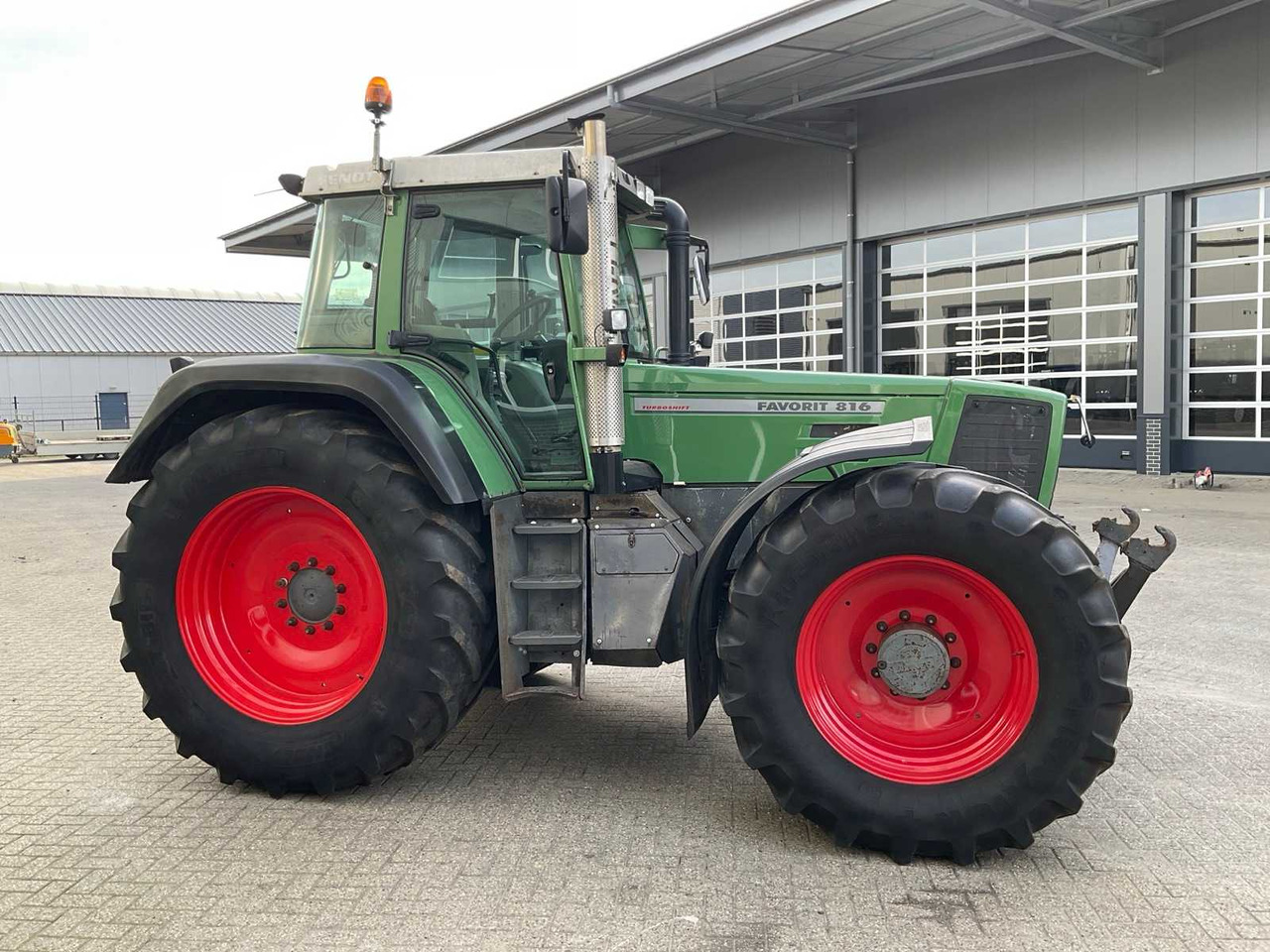 2000 FENDT FAVORIT 816 ALL-WHEEL DRIVE AGRICULTURAL TRACTOR - Tractor agricol: Foto 5 2000 FENDT FAVORIT 816 ALL-WHEEL DRIVE AGRICULTURAL TRACTOR - Tractor agricol: Foto 5