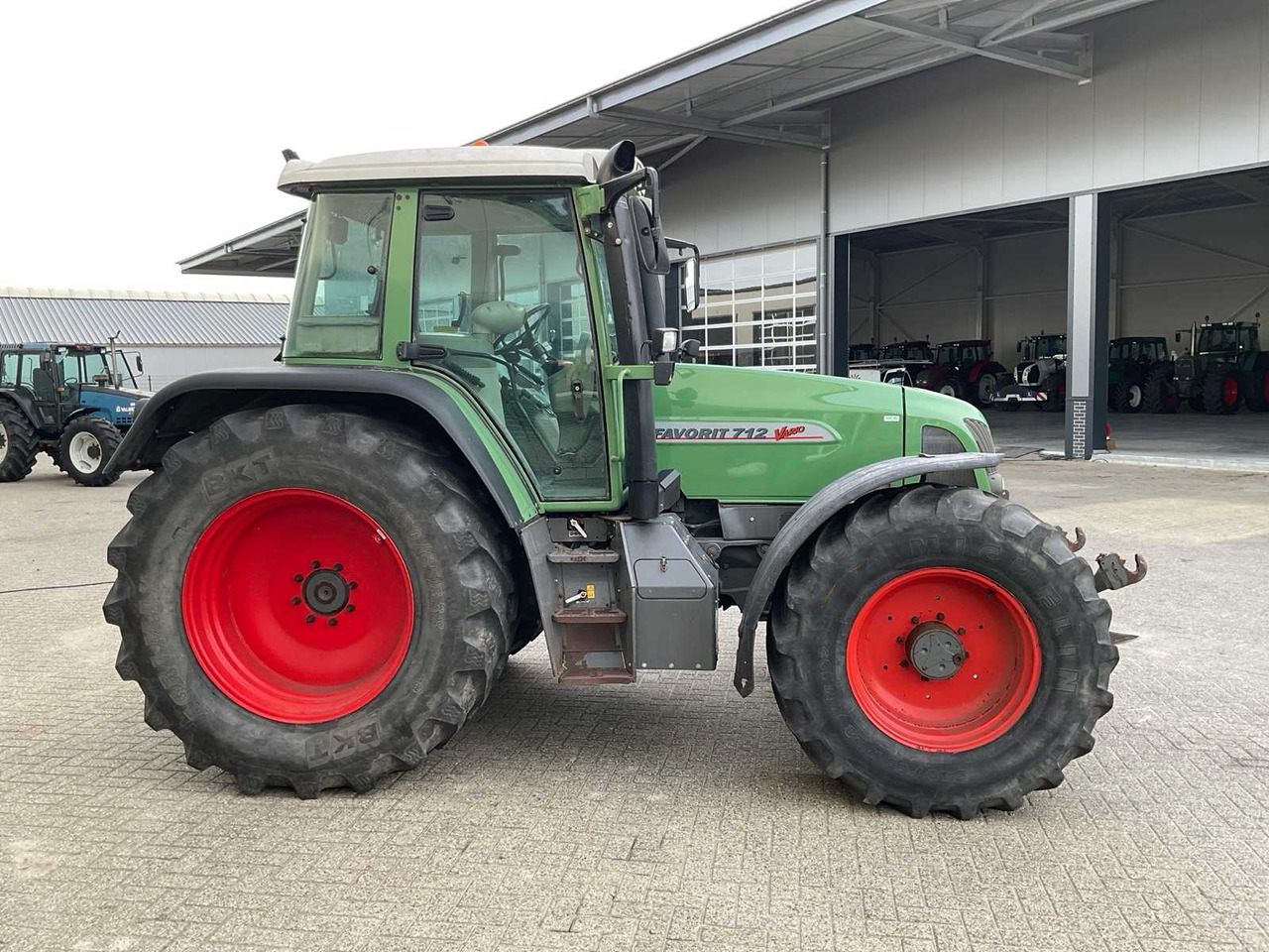 2000 FENDT VARIO 712 ALL-WHEEL DRIVE FARM TRACTOR - Tractor agricol: Foto 5 2000 FENDT VARIO 712 ALL-WHEEL DRIVE FARM TRACTOR - Tractor agricol: Foto 5