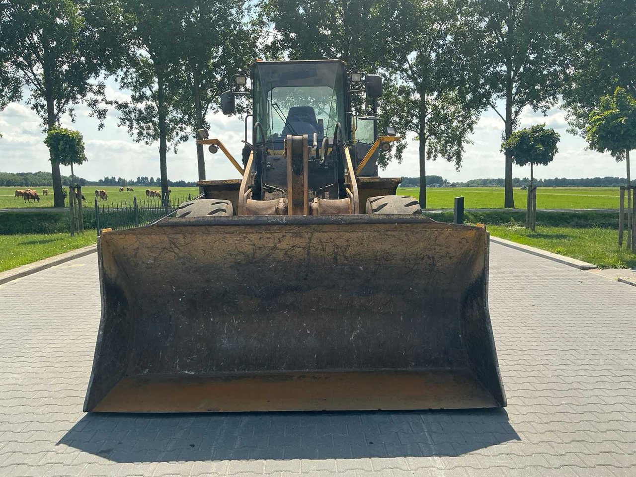 2005 KOMATSU WA320-5H SHOVEL - Încărcător frontal pe pneuri: Foto 2 2005 KOMATSU WA320-5H SHOVEL - Încărcător frontal pe pneuri: Foto 2