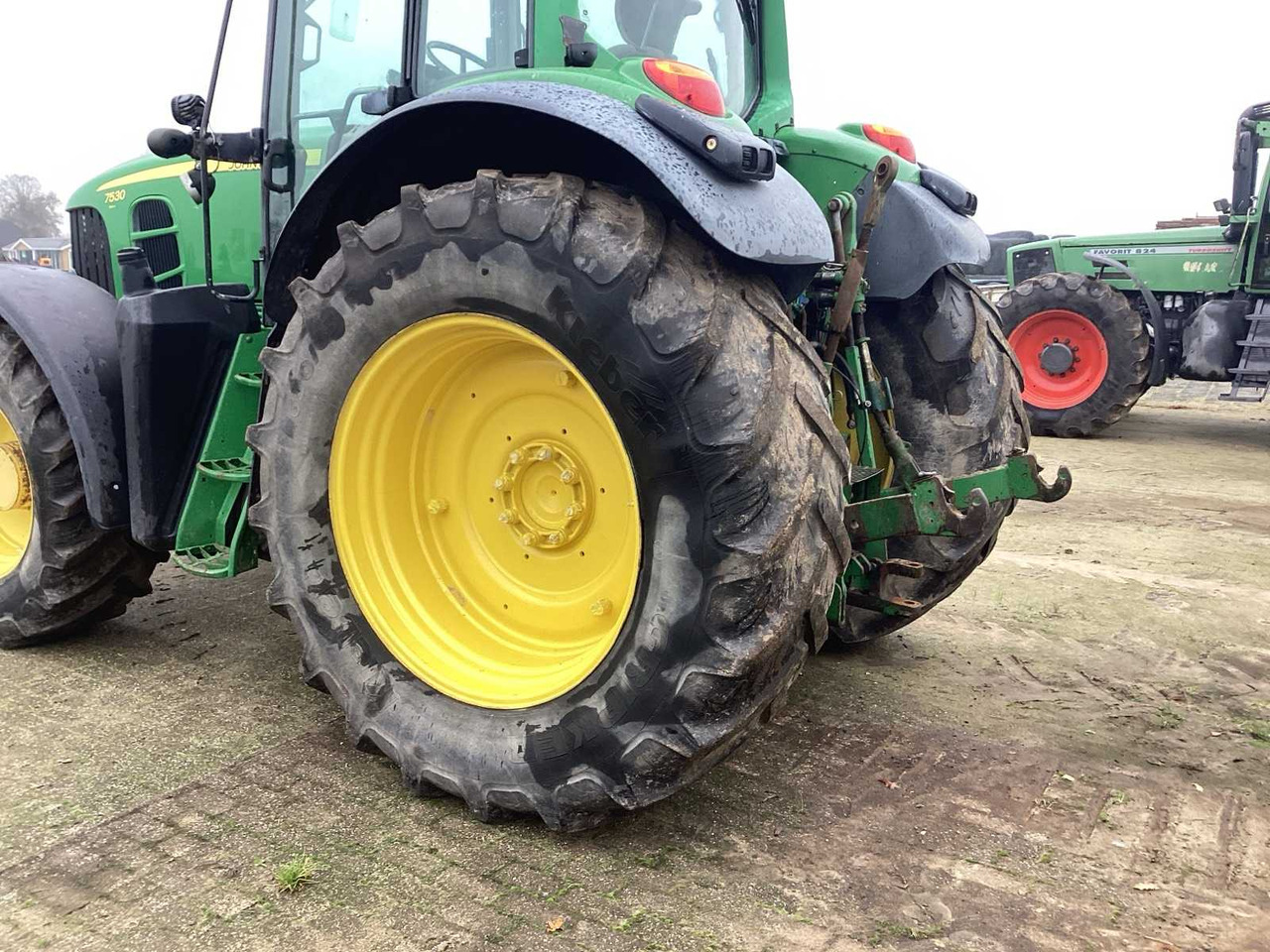 2008 JOHN DEERE 7530 PREMIUM FOUR WHEEL DRIVE FARM TRACTOR - Tractor agricol: Foto 5 2008 JOHN DEERE 7530 PREMIUM FOUR WHEEL DRIVE FARM TRACTOR - Tractor agricol: Foto 5