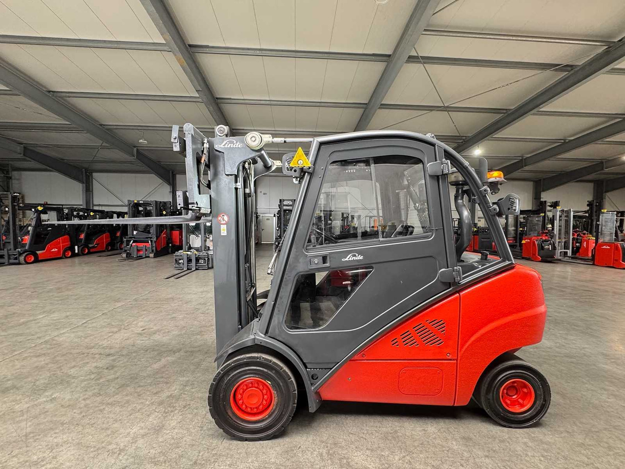 2010 S+UVV 06/26 LINDE H30D 3.+4.VALVE TRIPLEX 466CM DIESEL FORKLIFT 12.073 HOURS - Motostivuitor: Foto 2 2010 S+UVV 06/26 LINDE H30D 3.+4.VALVE TRIPLEX 466CM DIESEL FORKLIFT 12.073 HOURS - Motostivuitor: Foto 2