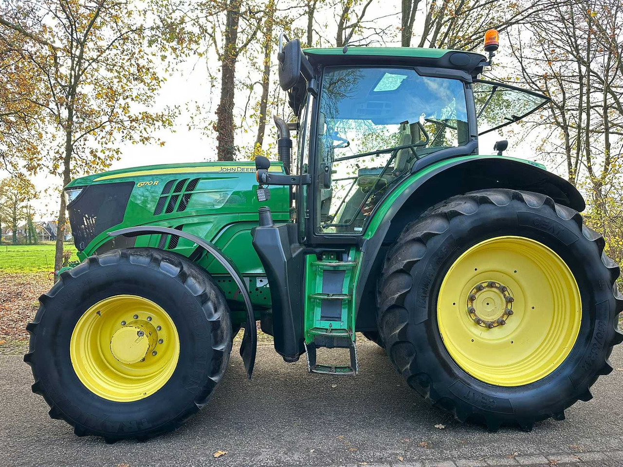 2012 JOHN DEERE 6170R AUTOPOWER FOUR WHEEL DRIVE FARM TRACTOR - Tractor agricol: Foto 2 2012 JOHN DEERE 6170R AUTOPOWER FOUR WHEEL DRIVE FARM TRACTOR - Tractor agricol: Foto 2