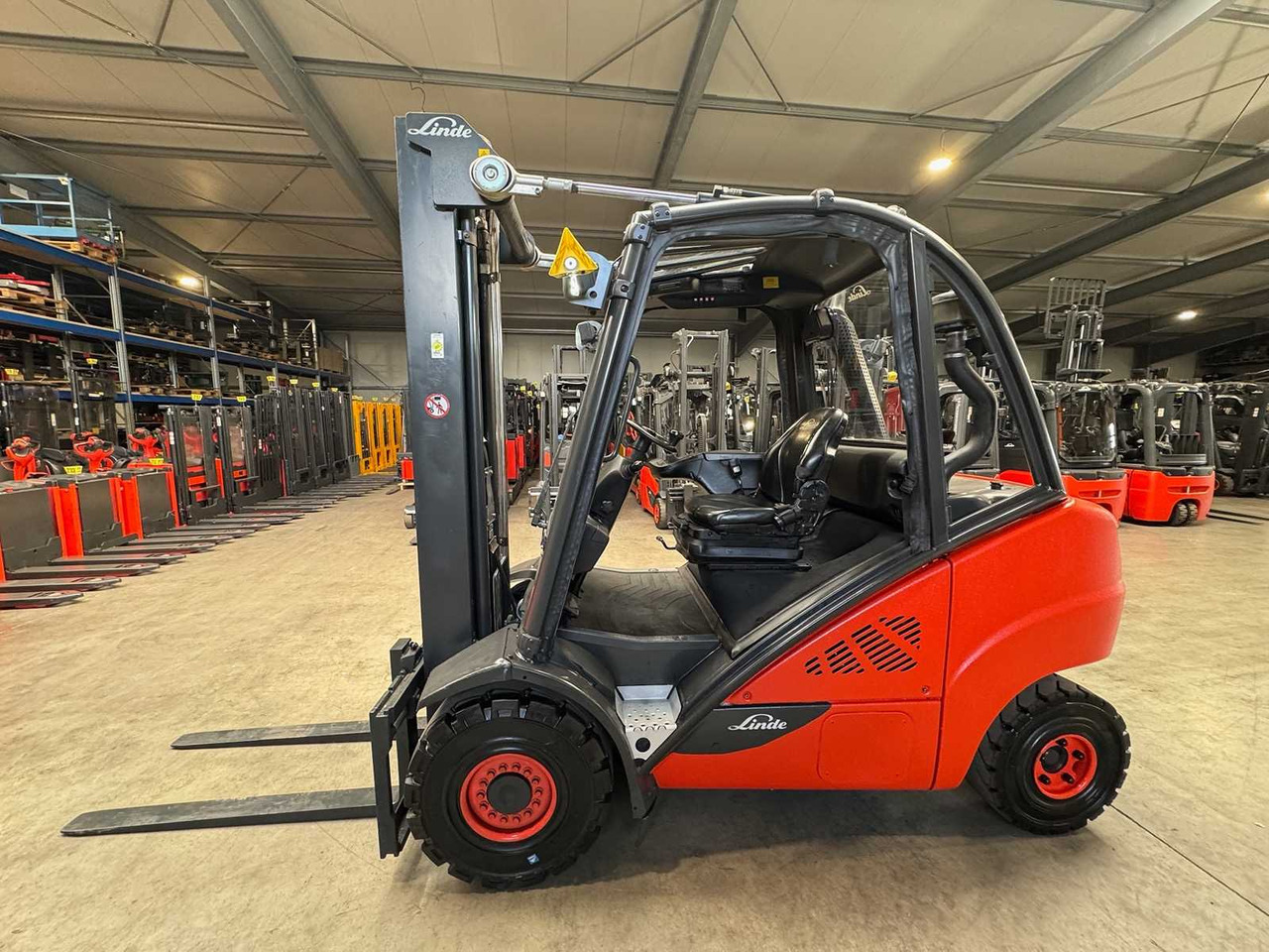 2013 SERVICE + UVV 09/2026 LINDE H30D 3.000KG TRIPLEX 550CM DIESEL FORKLIFT - Motostivuitor: Foto 1 2013 SERVICE + UVV 09/2026 LINDE H30D 3.000KG TRIPLEX 550CM DIESEL FORKLIFT - Motostivuitor: Foto 1
