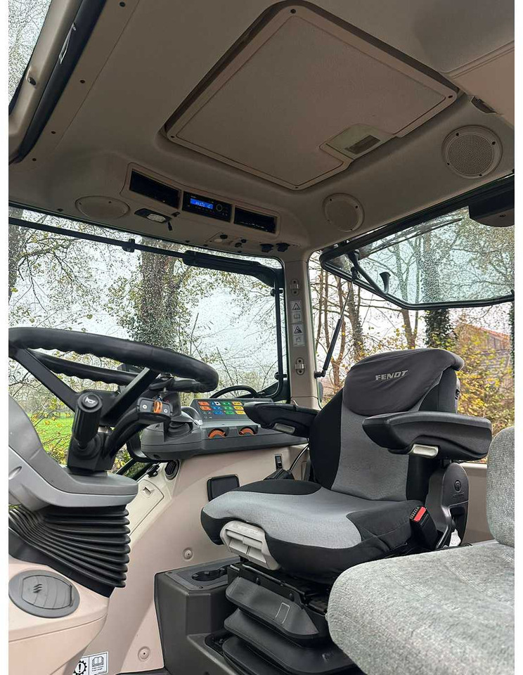 2015 FENDT 312 VARIO S4 ALL-WHEEL DRIVE FARM TRACTOR - Tractor agricol: Foto 4 2015 FENDT 312 VARIO S4 ALL-WHEEL DRIVE FARM TRACTOR - Tractor agricol: Foto 4