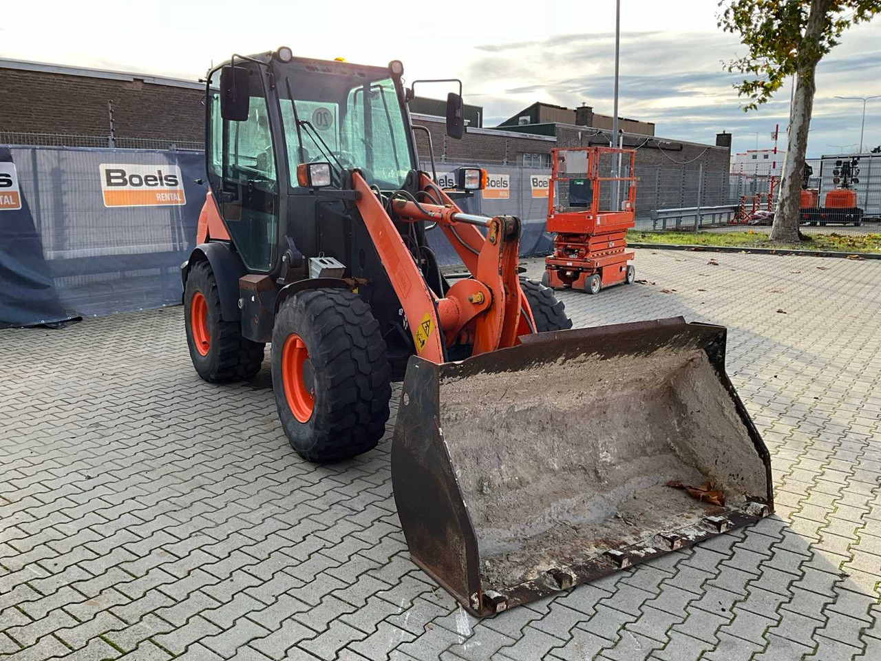 2015 KOMATSU WA-70-7 ARTICULATED WHEEL LOADER 4X4 - Încărcător frontal pe pneuri: Foto 4 2015 KOMATSU WA-70-7 ARTICULATED WHEEL LOADER 4X4 - Încărcător frontal pe pneuri: Foto 4