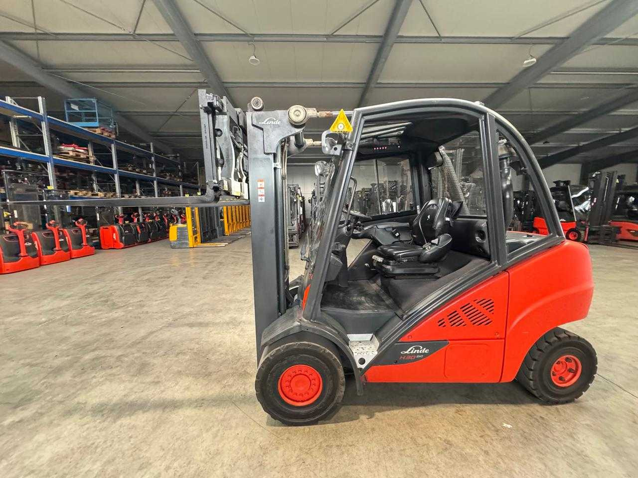 2016 SERVICE + UVV 10/2026 LINDE H30D 3RD+4TH VALVE FORK ADJUSTER TRIPLEX 465CM DIESEL FORKLIFT - Motostivuitor: Foto 3 2016 SERVICE + UVV 10/2026 LINDE H30D 3RD+4TH VALVE FORK ADJUSTER TRIPLEX 465CM DIESEL FORKLIFT - Motostivuitor: Foto 3