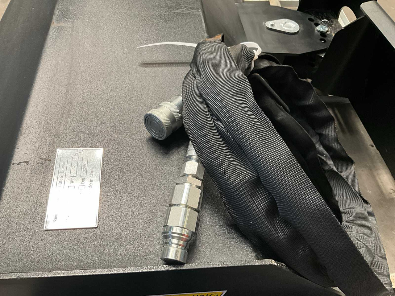 2025 72 INCH BROOM/SWEEPER FOR SKID STEER LOADER - Mini încărcător pe şenile: Foto 4 2025 72 INCH BROOM/SWEEPER FOR SKID STEER LOADER - Mini încărcător pe şenile: Foto 4