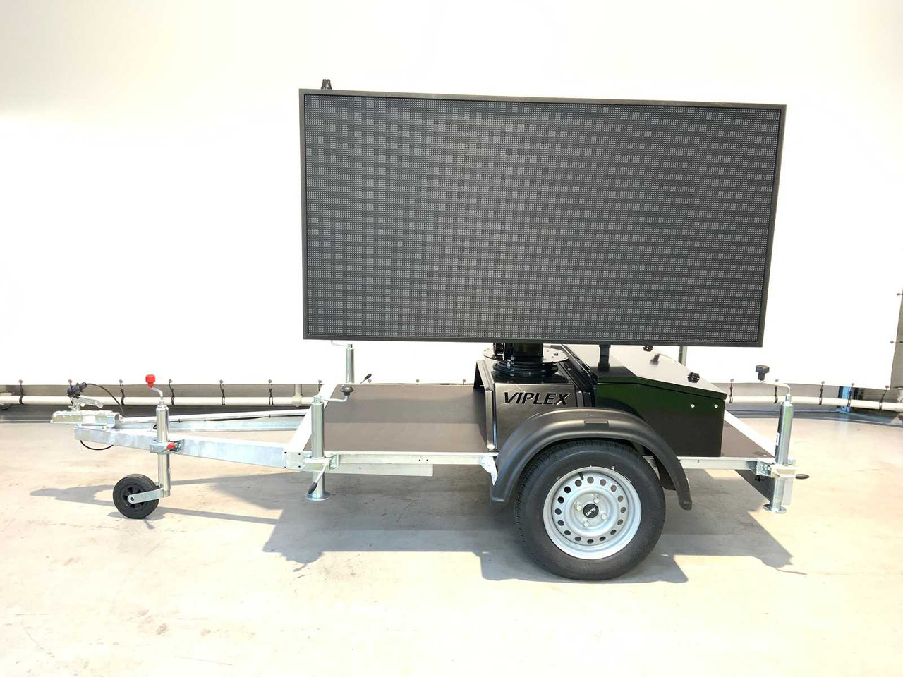 Viplex tekstkar P8 ledscherm op aanhangwagen - Alte utilaje: Foto 2 Viplex tekstkar P8 ledscherm op aanhangwagen - Alte utilaje: Foto 2