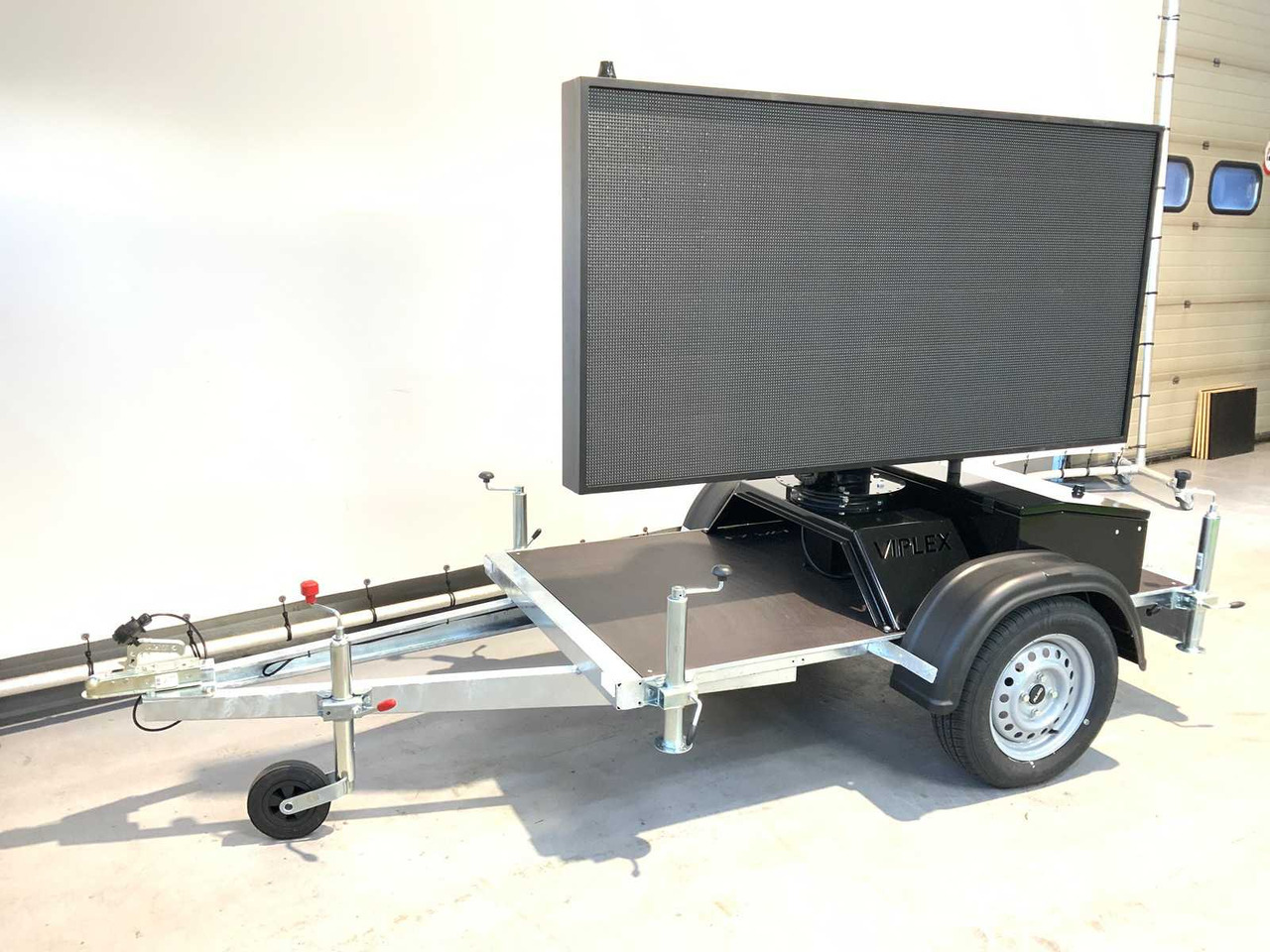 Viplex tekstkar P8 ledscherm op aanhangwagen - Alte utilaje: Foto 1 Viplex tekstkar P8 ledscherm op aanhangwagen - Alte utilaje: Foto 1