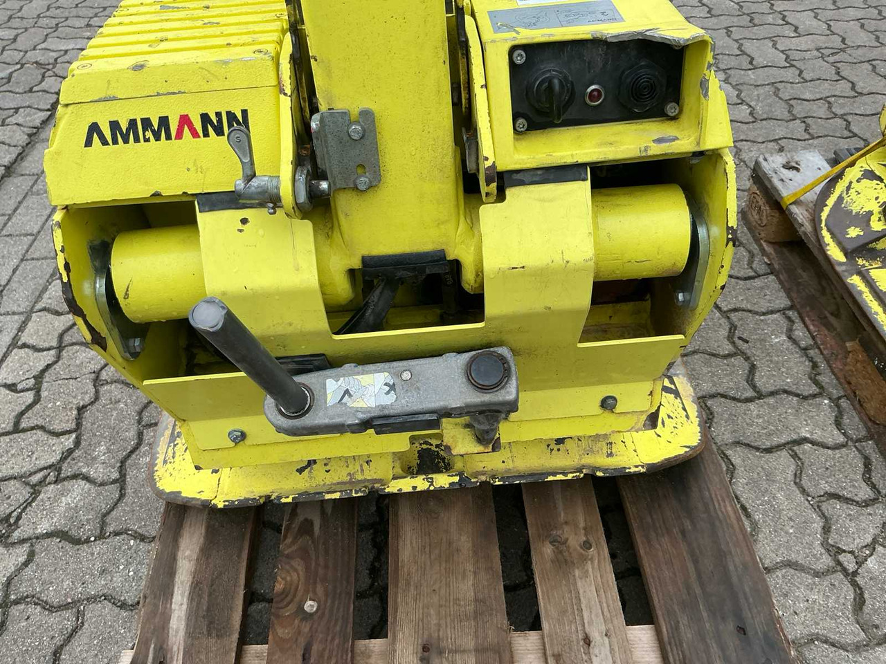 Ammann APH 6530 - Placă compactoare: Foto 4 Ammann APH 6530 - Placă compactoare: Foto 4