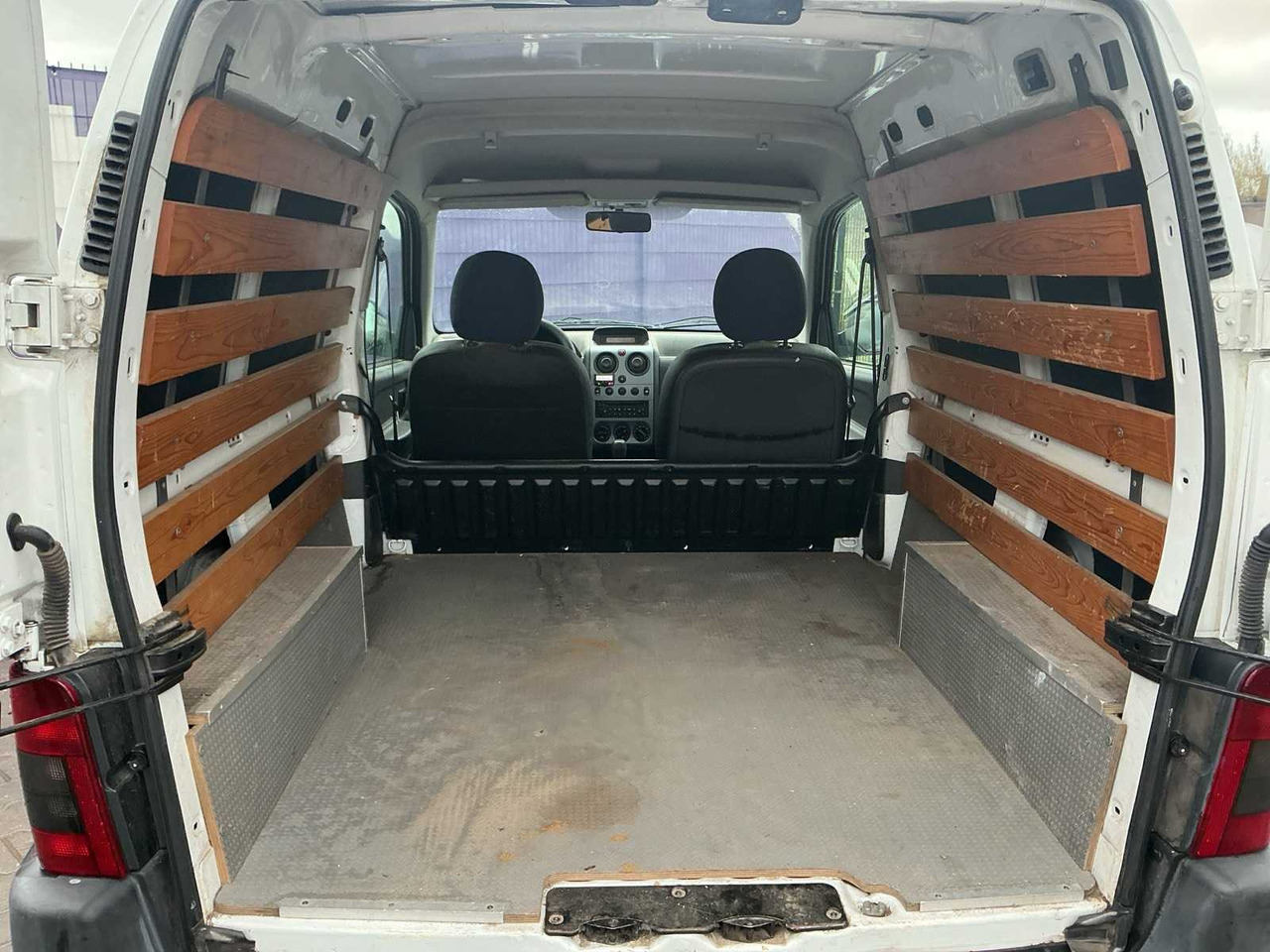 2005 - PEUGEOT - PARTNER - 170C 1.9 D AVANTAGE - COMMERCIAL VEHICLE - Autoutilitară: Foto 5 2005 - PEUGEOT - PARTNER - 170C 1.9 D AVANTAGE - COMMERCIAL VEHICLE - Autoutilitară: Foto 5