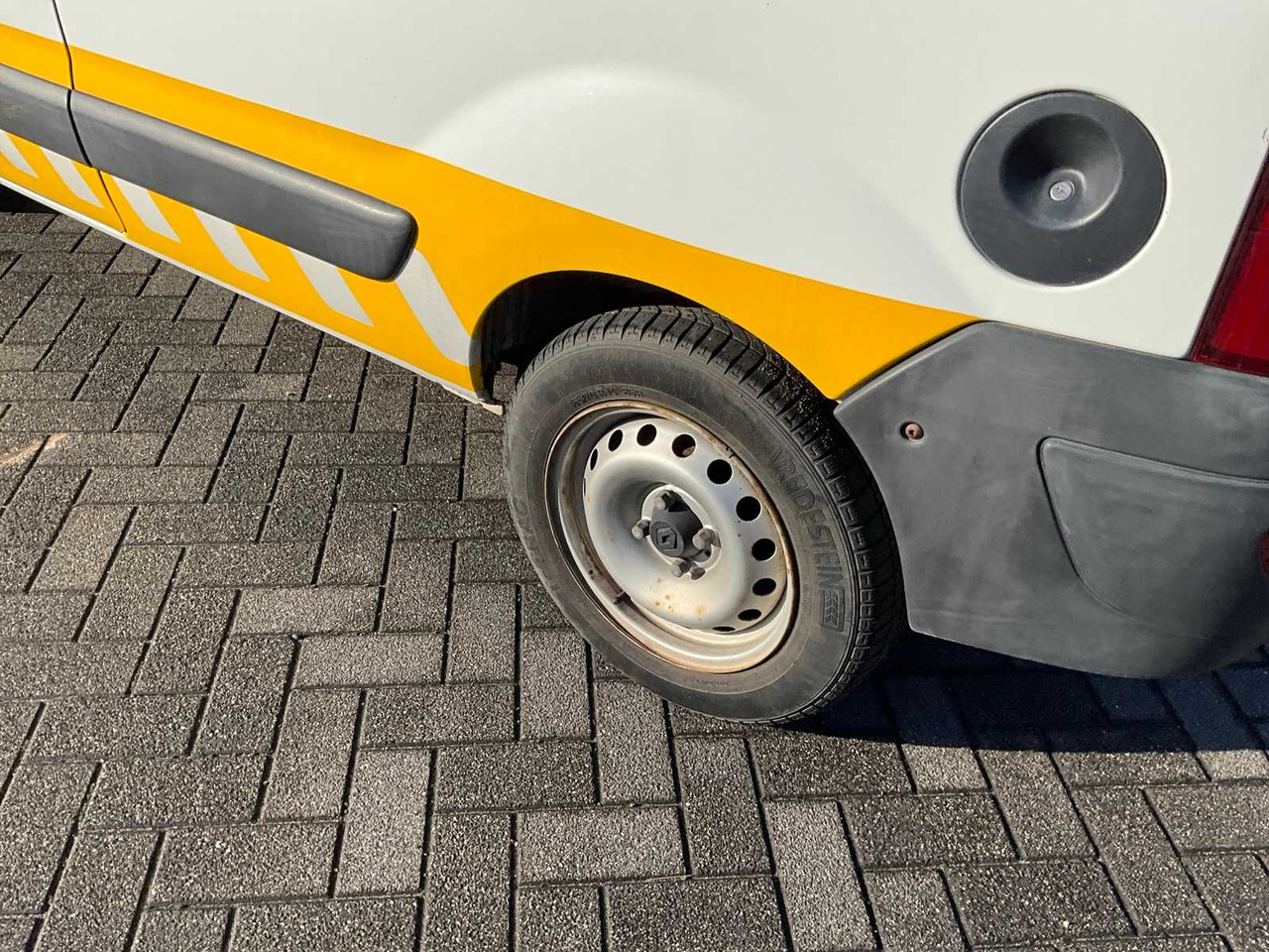 2005 RENAULT KANGOO EXPRESS DCI70 COMMERCIAL VEHICLE - Autoutilitară: Foto 5 2005 RENAULT KANGOO EXPRESS DCI70 COMMERCIAL VEHICLE - Autoutilitară: Foto 5