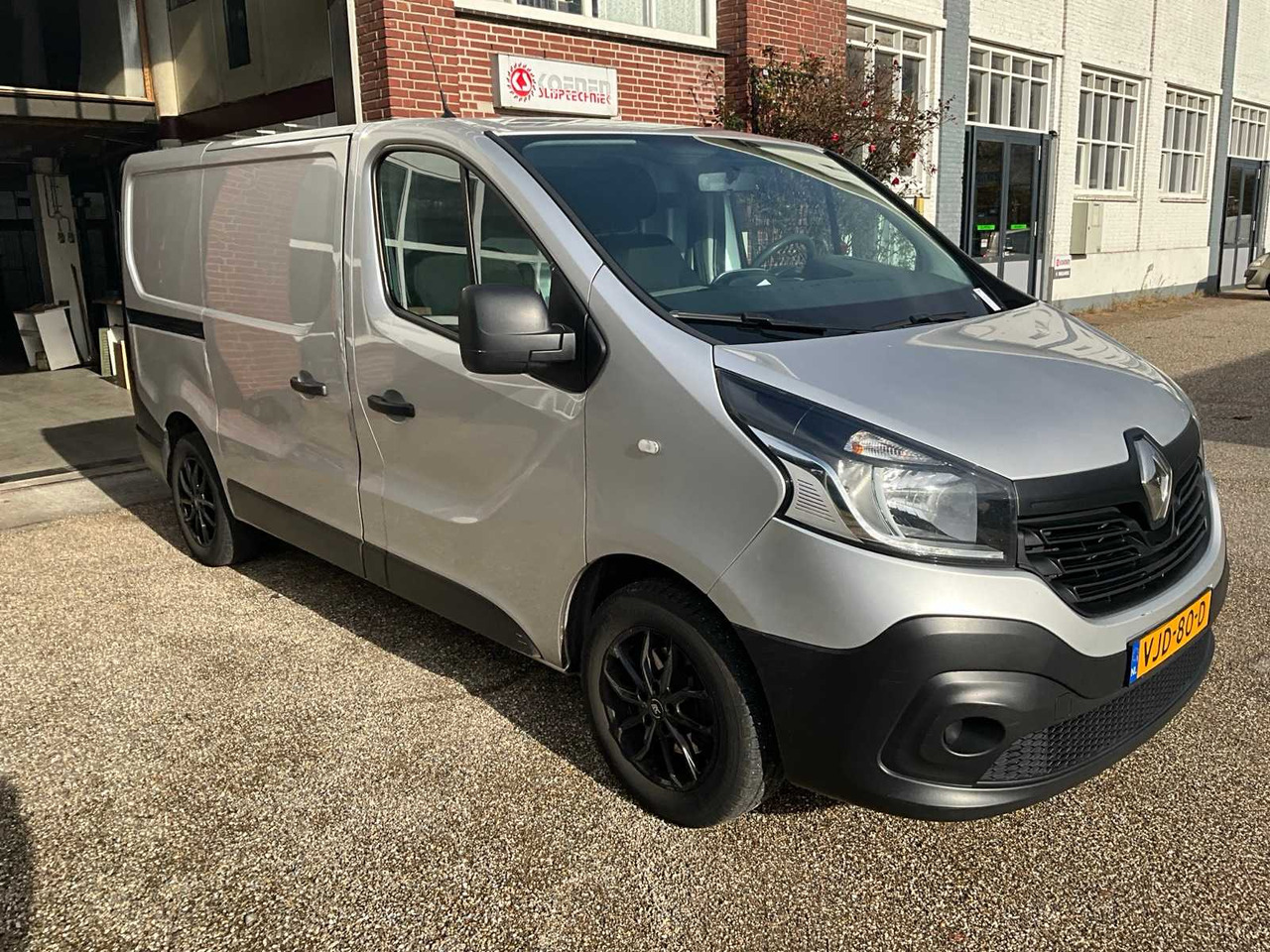 2016 RENAULT TRAFIC 1.6 DCI COMMERCIAL VEHICLE - Autoutilitară: Foto 4 2016 RENAULT TRAFIC 1.6 DCI COMMERCIAL VEHICLE - Autoutilitară: Foto 4