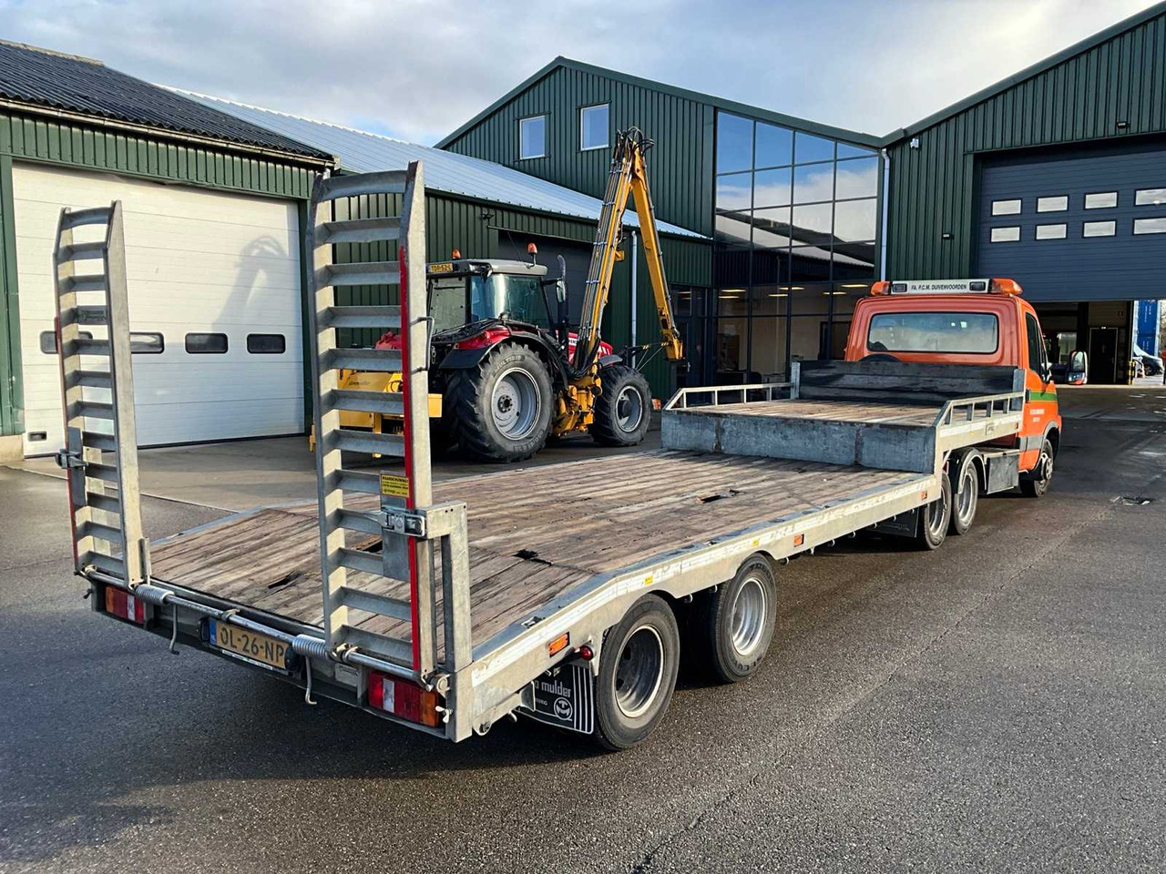 COMMERCIAL VEHICLE WITH TRAILER - Autoutilitară: Foto 3 COMMERCIAL VEHICLE WITH TRAILER - Autoutilitară: Foto 3