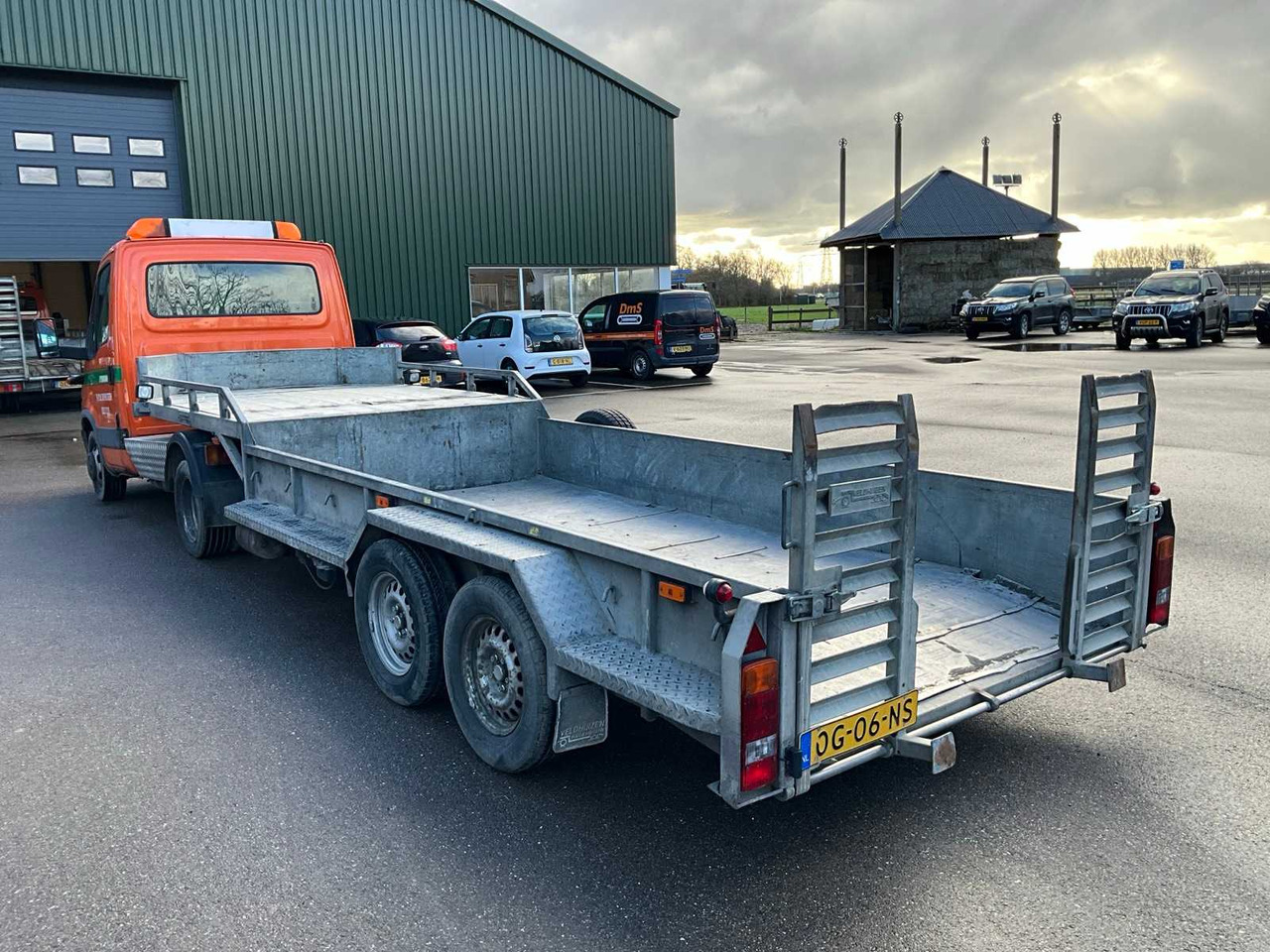 COMMERCIAL VEHICLE WITH TRAILER - Autoutilitară: Foto 4 COMMERCIAL VEHICLE WITH TRAILER - Autoutilitară: Foto 4