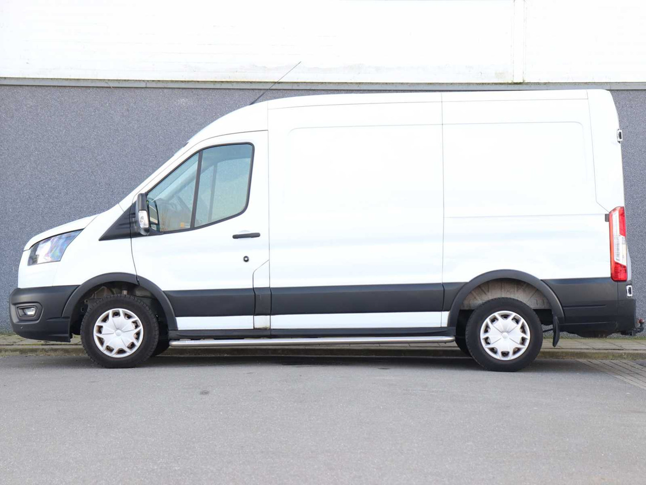 FORD TRANSIT 290 2.0 TDCI L2H2 TREND VAN | VRF-27-T - Autoutilitară: Foto 4 FORD TRANSIT 290 2.0 TDCI L2H2 TREND VAN | VRF-27-T - Autoutilitară: Foto 4