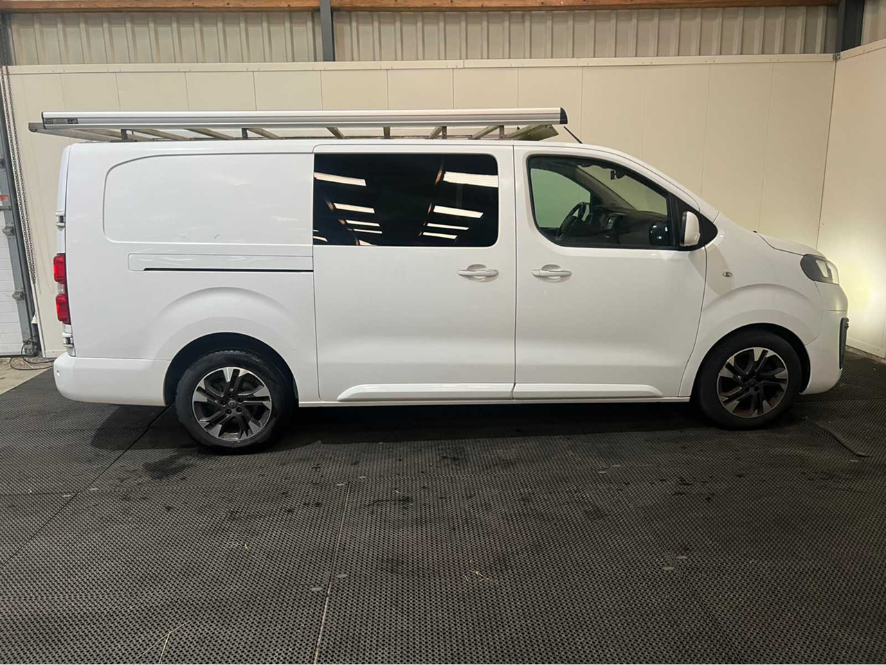 OPEL - VIVARO L3 - DOUBLE CAB - AUTOMATIC - 180 HP - COMMERCIAL VEHICLE - 2019 - Autoutilitară: Foto 5 OPEL - VIVARO L3 - DOUBLE CAB - AUTOMATIC - 180 HP - COMMERCIAL VEHICLE - 2019 - Autoutilitară: Foto 5