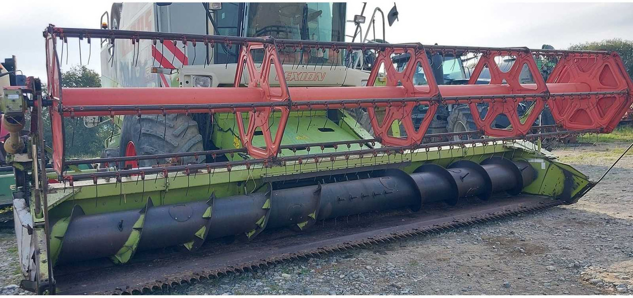 CLAAS V600 HARVESTER CUTTING - Combină de recoltat cereale: Foto 2 CLAAS V600 HARVESTER CUTTING - Combină de recoltat cereale: Foto 2