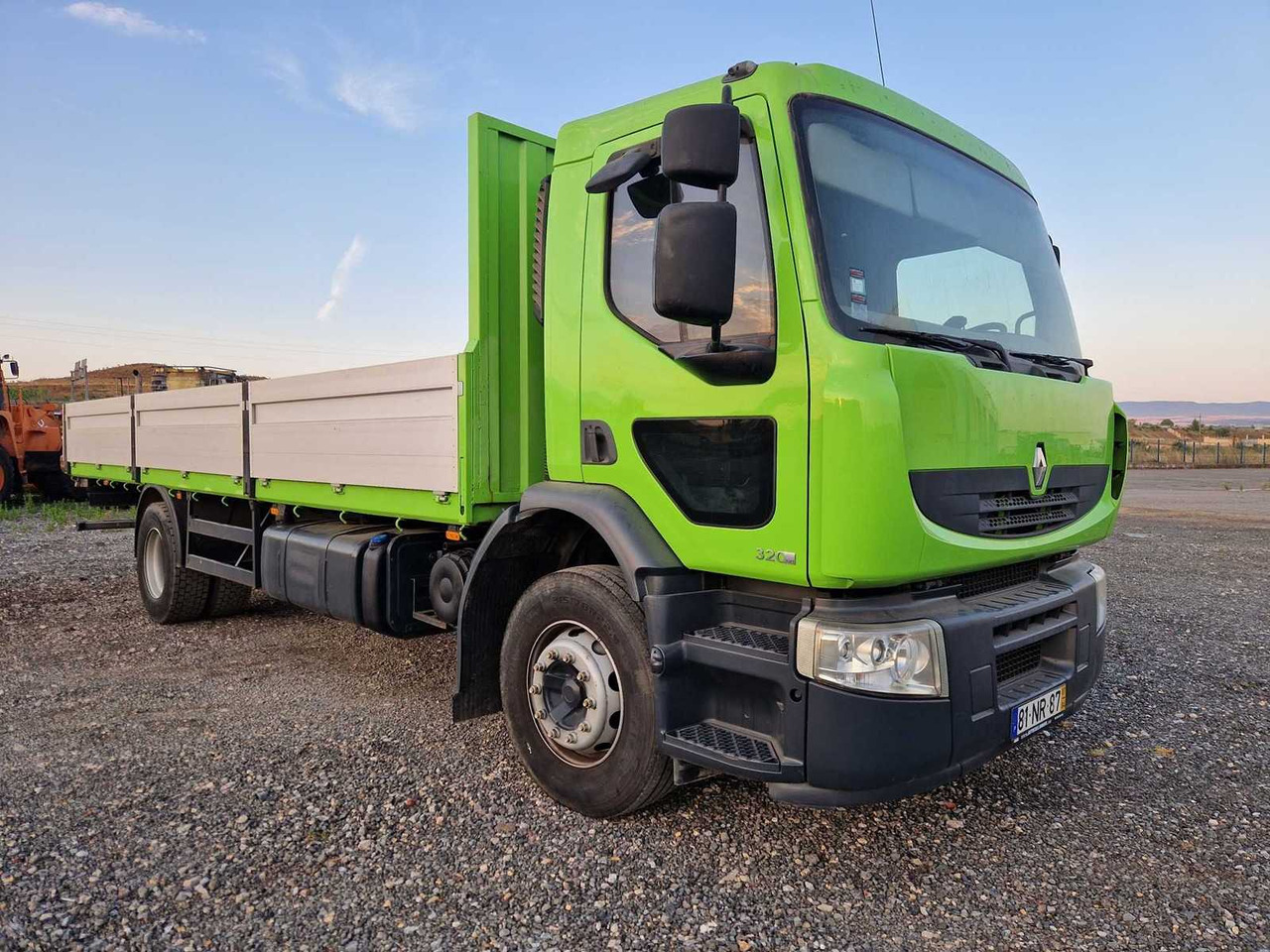 RENAULT 320 DXI TRUCK - 2007 - Camion: Foto 1 RENAULT 320 DXI TRUCK - 2007 - Camion: Foto 1