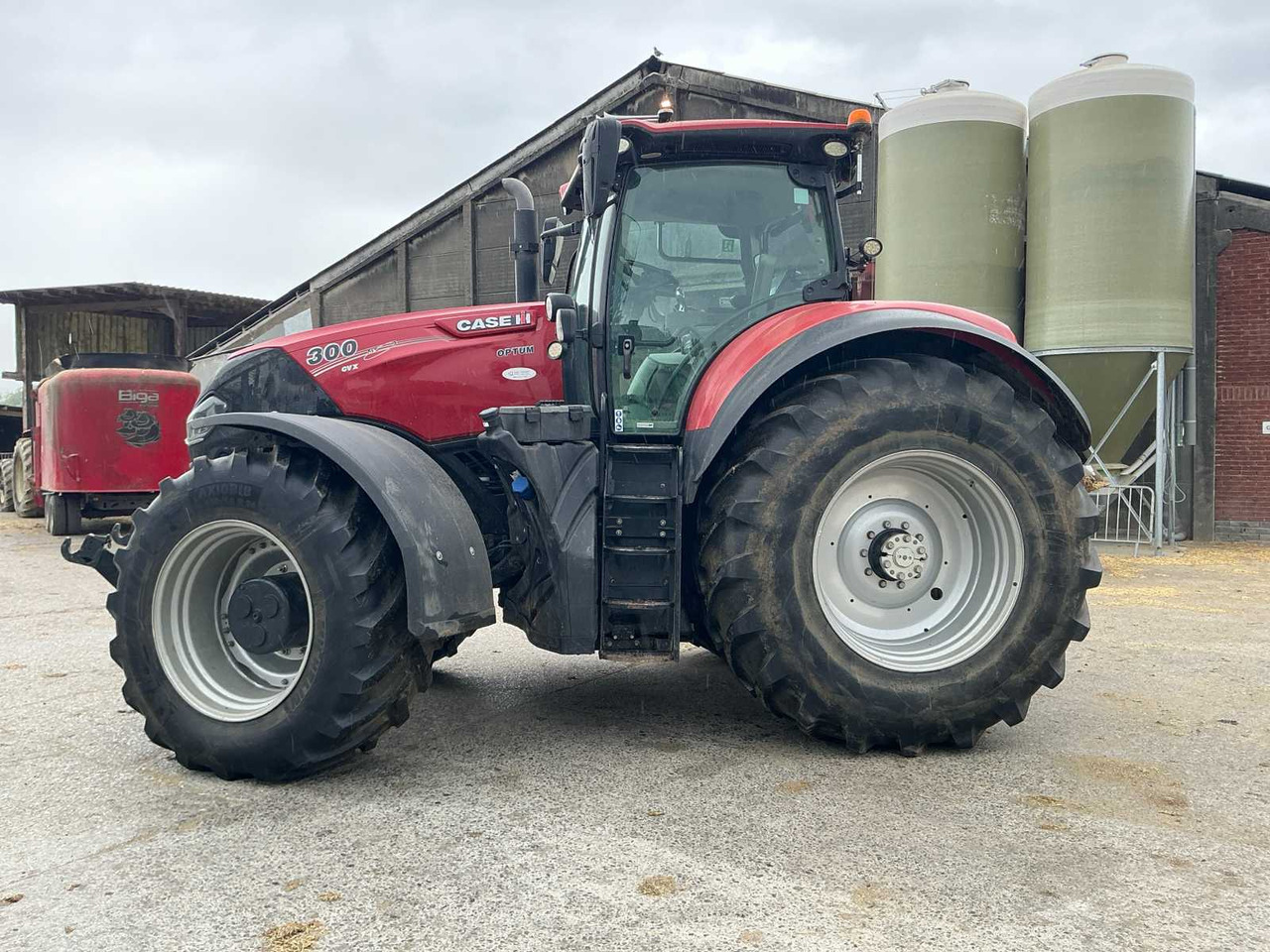 Case IH Optum 300 CVX - Tractor agricol: Foto 2 Case IH Optum 300 CVX - Tractor agricol: Foto 2