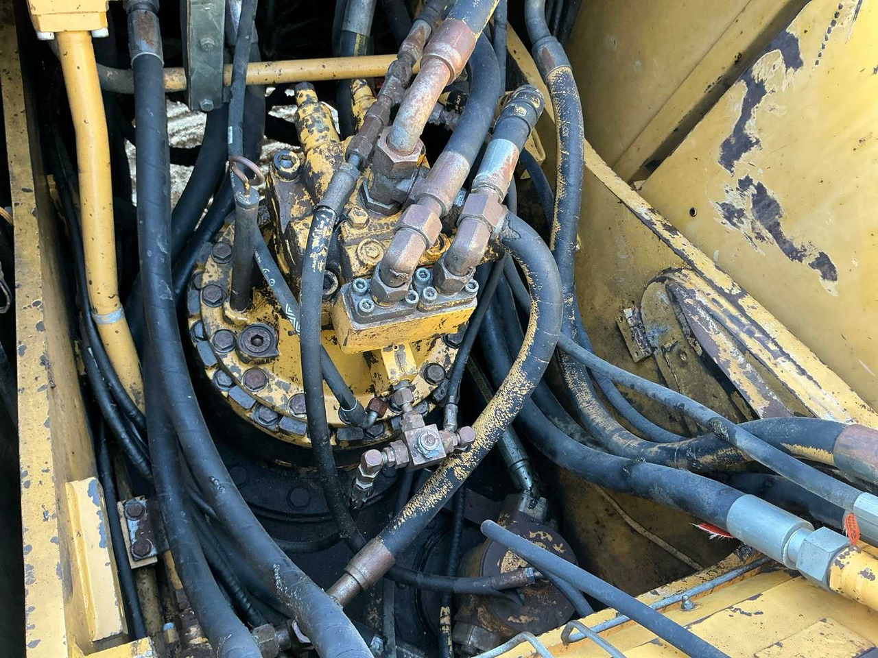 Caterpillar CATERPILLAR - 320 L - TRACKED EXCAVATOR - 1995 - Excavator pe şenile: Foto 2 Caterpillar CATERPILLAR - 320 L - TRACKED EXCAVATOR - 1995 - Excavator pe şenile: Foto 2