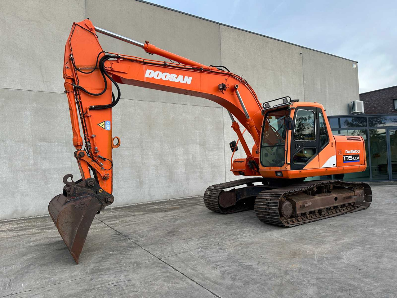 DOOSAN - 2005 - 175 LC-V - CRAWLER EXCAVATOR - Excavator: Foto 1 DOOSAN - 2005 - 175 LC-V - CRAWLER EXCAVATOR - Excavator: Foto 1