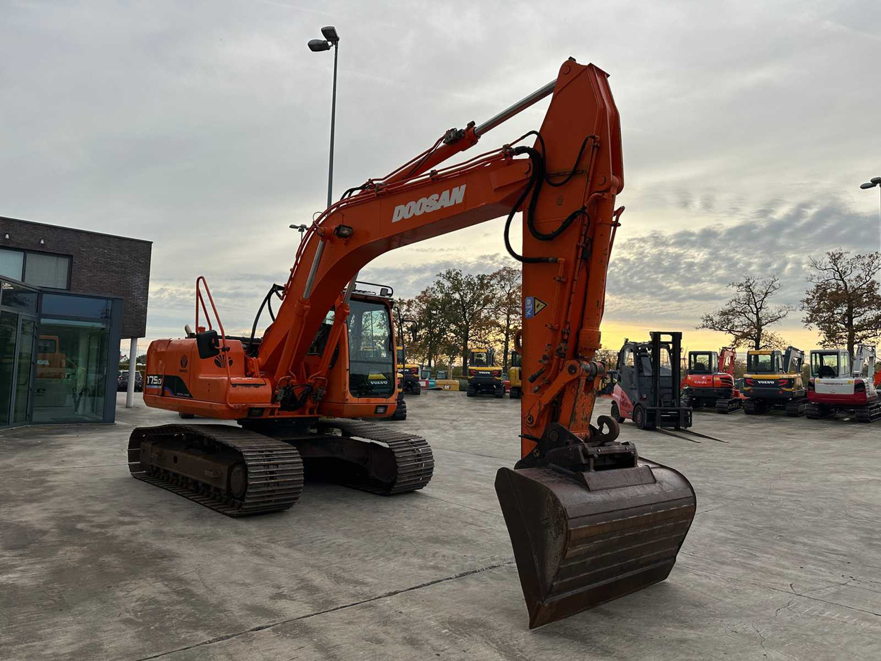 DOOSAN - 2005 - 175 LC-V - CRAWLER EXCAVATOR - Excavator: Foto 3 DOOSAN - 2005 - 175 LC-V - CRAWLER EXCAVATOR - Excavator: Foto 3