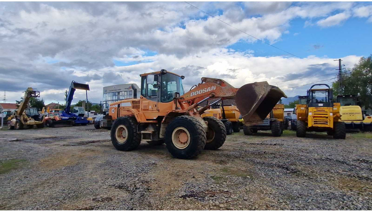 DOOSAN DL200 - Încărcător frontal pe pneuri: Foto 4 DOOSAN DL200 - Încărcător frontal pe pneuri: Foto 4