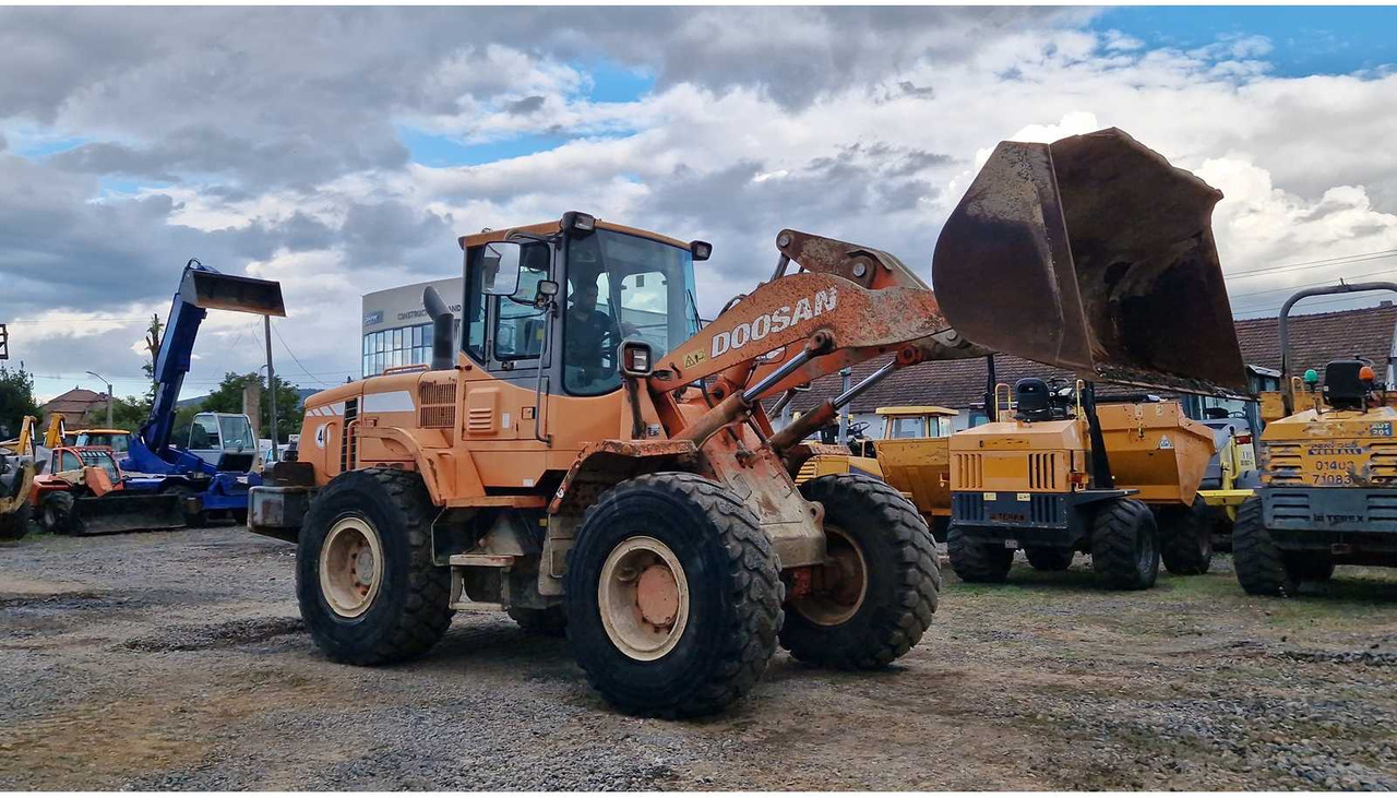 DOOSAN DL200 - Încărcător frontal pe pneuri: Foto 3 DOOSAN DL200 - Încărcător frontal pe pneuri: Foto 3