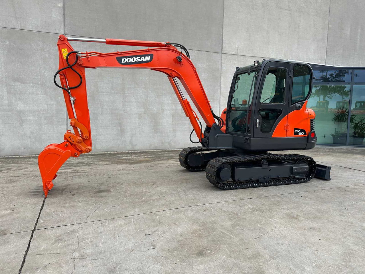 Doosan DOOSAN - DX60 - MIDI EXCAVATOR - Excavator pe şenile: Foto 1 Doosan DOOSAN - DX60 - MIDI EXCAVATOR - Excavator pe şenile: Foto 1