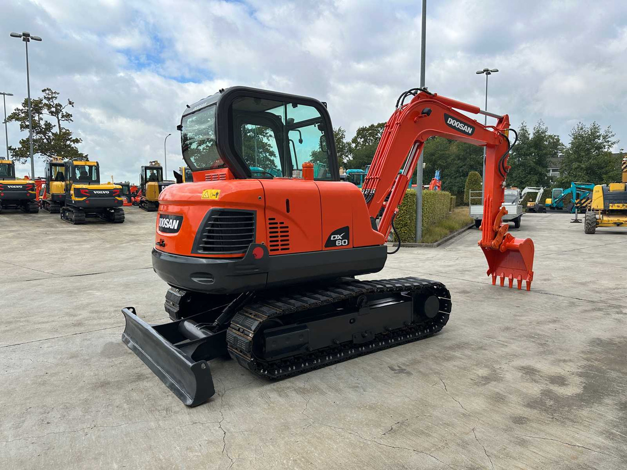 Doosan DOOSAN - DX60 - MIDI EXCAVATOR - Excavator pe şenile: Foto 4 Doosan DOOSAN - DX60 - MIDI EXCAVATOR - Excavator pe şenile: Foto 4
