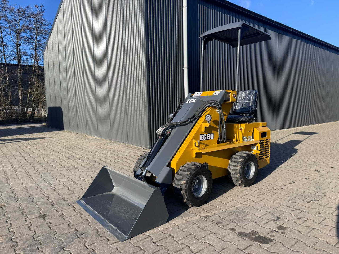 EGN EG80 MINI SHOVEL / MINI LOADER - Mini încărcător pe şenile: Foto 1 EGN EG80 MINI SHOVEL / MINI LOADER - Mini încărcător pe şenile: Foto 1