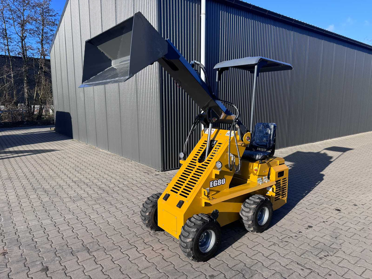 EGN EG80 MINI SHOVEL / MINI LOADER - Mini încărcător pe şenile: Foto 4 EGN EG80 MINI SHOVEL / MINI LOADER - Mini încărcător pe şenile: Foto 4