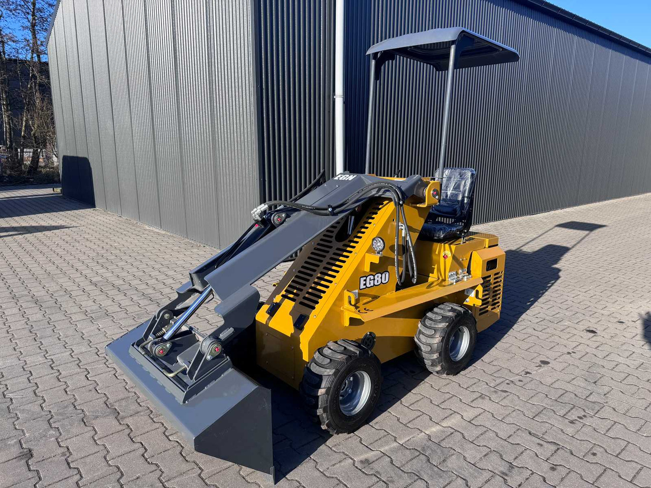 EGN EG80 MINI SHOVEL / MINI LOADER - Mini încărcător pe şenile: Foto 3 EGN EG80 MINI SHOVEL / MINI LOADER - Mini încărcător pe şenile: Foto 3