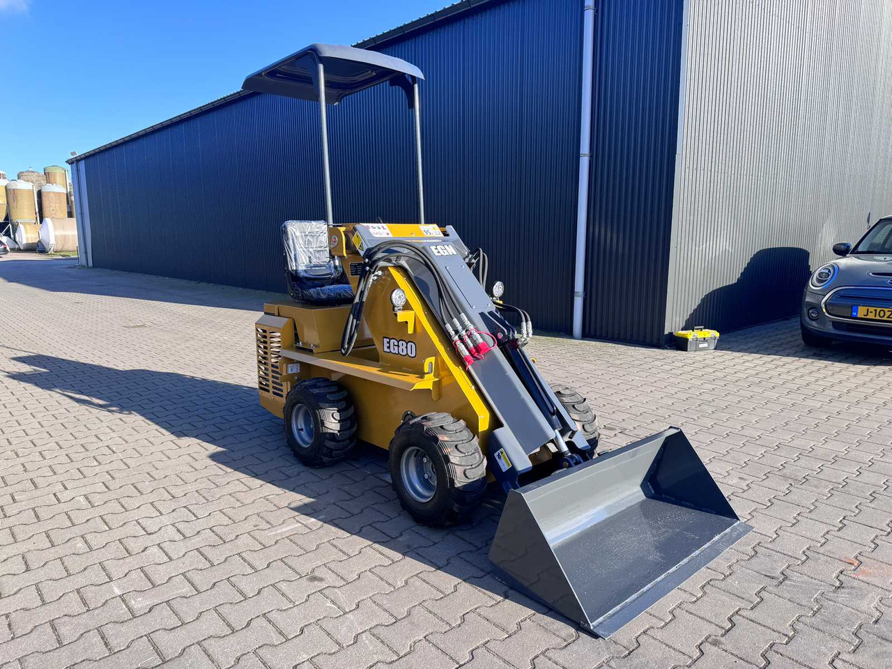 EGN EG80 MINI SHOVEL / MINI LOADER - Mini încărcător pe şenile: Foto 2 EGN EG80 MINI SHOVEL / MINI LOADER - Mini încărcător pe şenile: Foto 2