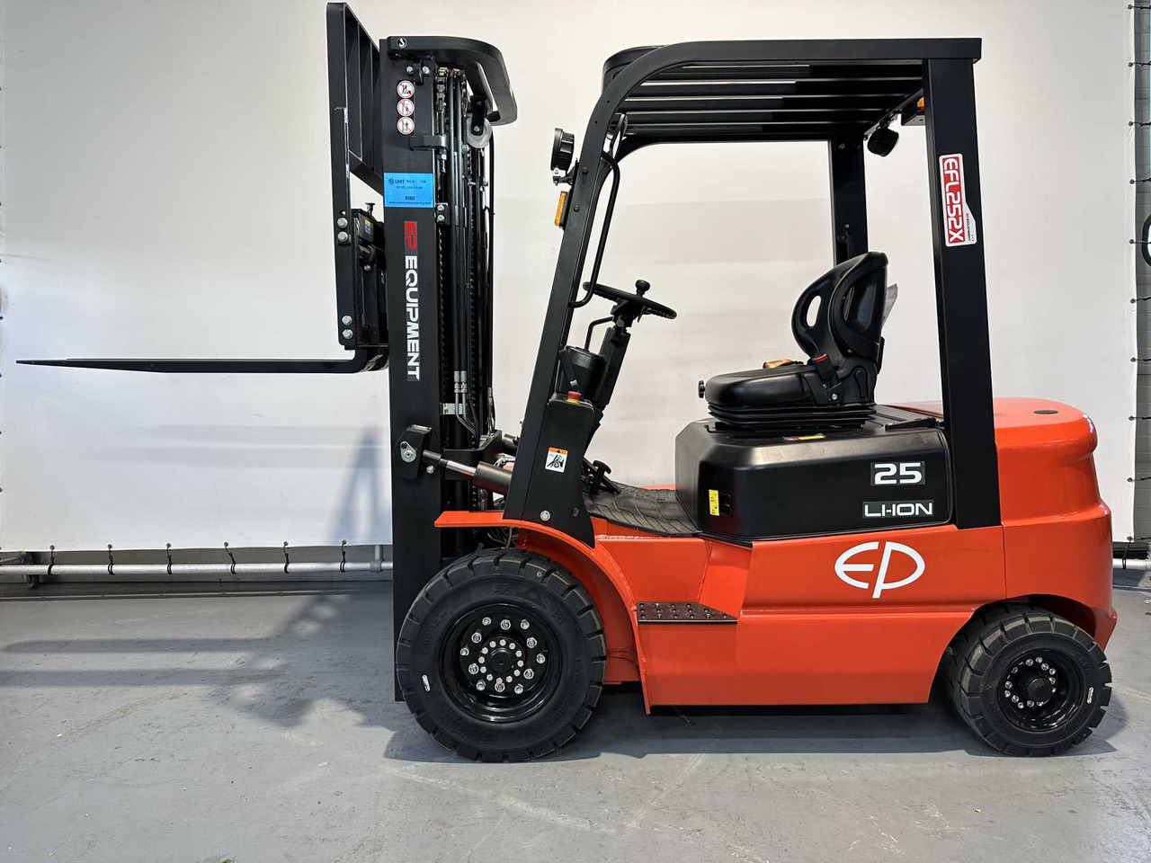 EP - EFL 252 X - FORK POSITIONER, SIDESHIFT, TRIPLEX, FORKLIFT 2025 - Motostivuitor: Foto 5 EP - EFL 252 X - FORK POSITIONER, SIDESHIFT, TRIPLEX, FORKLIFT 2025 - Motostivuitor: Foto 5