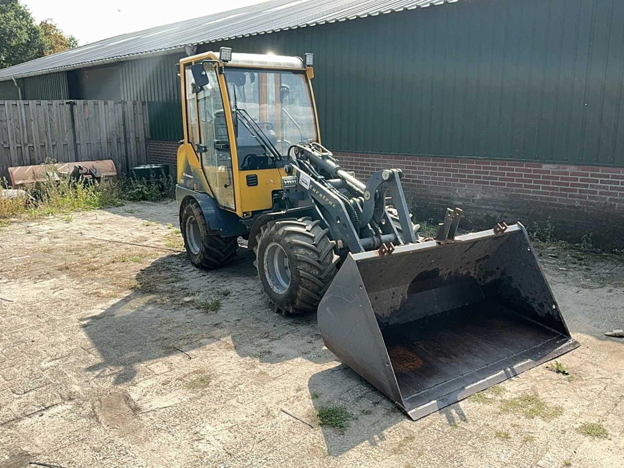 Eurotrac 8207W121CS - Încărcător frontal pe pneuri: Foto 4 Eurotrac 8207W121CS - Încărcător frontal pe pneuri: Foto 4