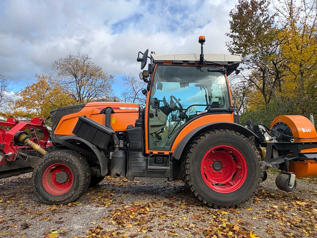 FENDT 209 V VARIO FARM TRACTOR WITH ALL-WHEEL DRIVE - Tractor agricol: Foto 2 FENDT 209 V VARIO FARM TRACTOR WITH ALL-WHEEL DRIVE - Tractor agricol: Foto 2