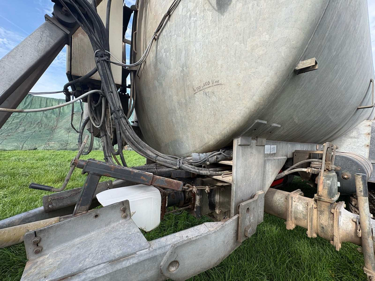 FLIEGL Güllefass mit Schleppschuhverteiler und Scheibeninjektor - Maşină de împrăştiat gunoi de grajd: Foto 5 FLIEGL Güllefass mit Schleppschuhverteiler und Scheibeninjektor - Maşină de împrăştiat gunoi de grajd: Foto 5