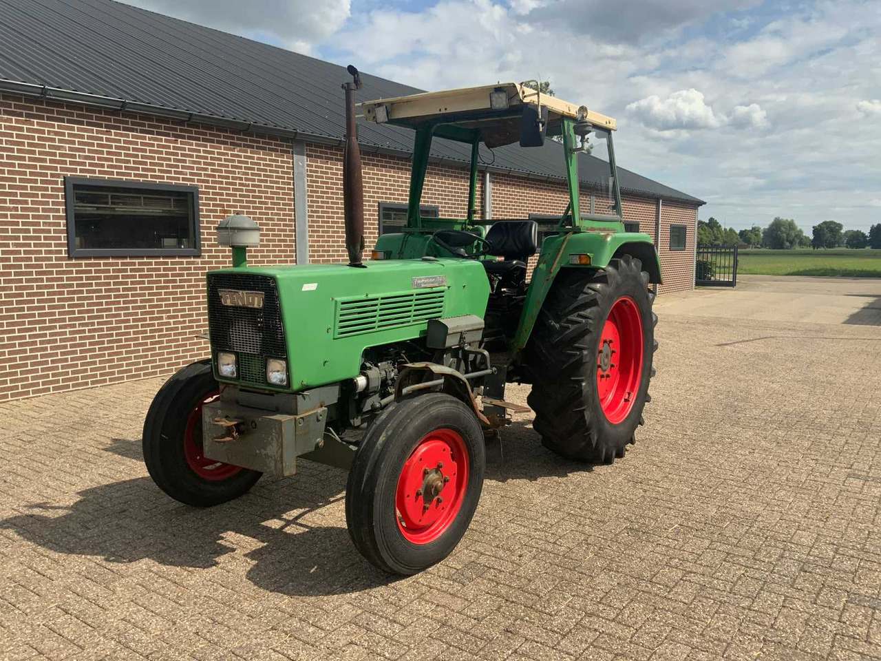 Fendt Farmer 108S - Tractor agricol: Foto 1 Fendt Farmer 108S - Tractor agricol: Foto 1