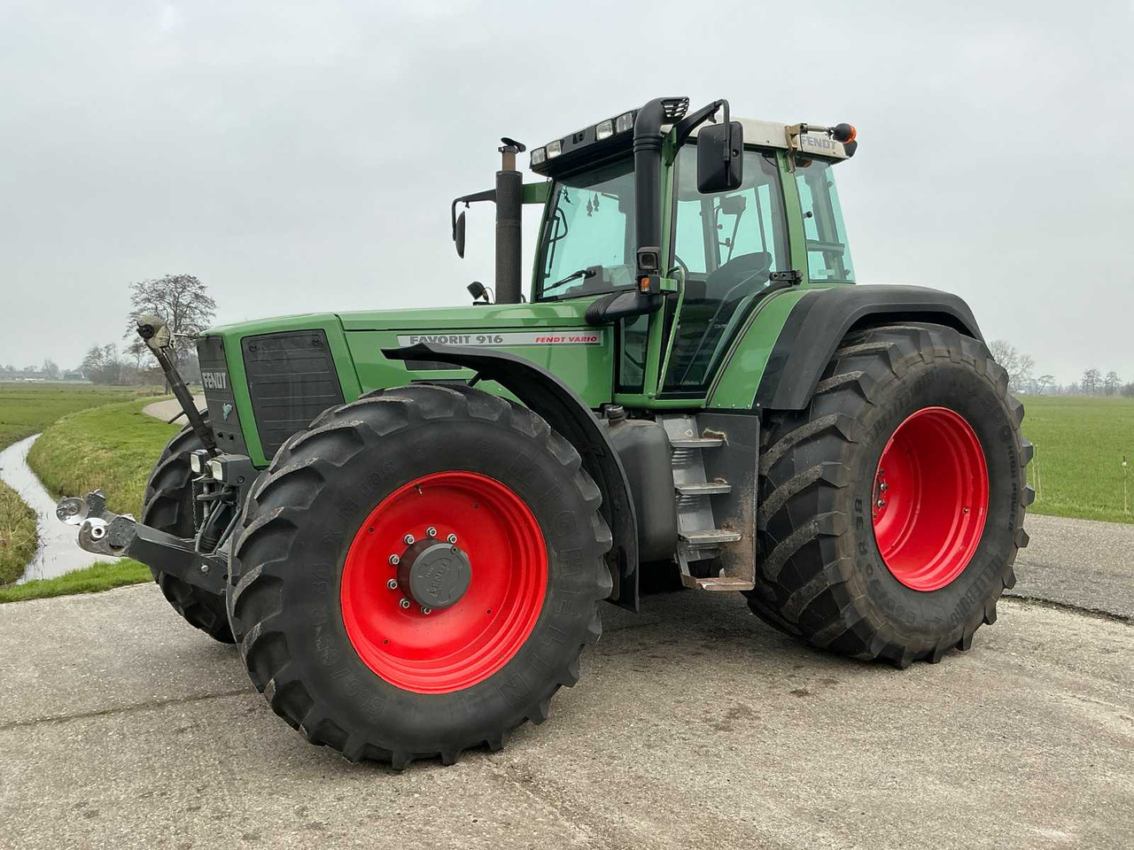 Fendt Favorit 916 - Tractor agricol: Foto 3 Fendt Favorit 916 - Tractor agricol: Foto 3