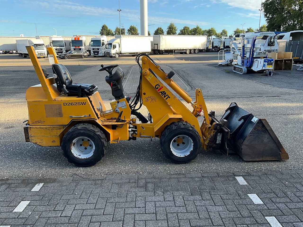 Încărcător frontal pe pneuri Giant D262SW: Foto 7 Încărcător frontal pe pneuri Giant D262SW: Foto 7