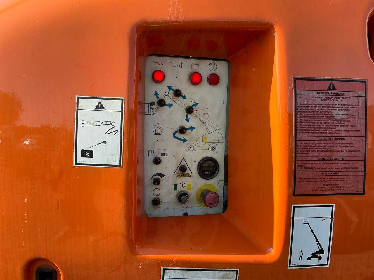 HAULOTTE 2000 HAULOTTE H25TPX AERIAL WORK PLATFORMS - Autopropulsată platformă: Foto 5 HAULOTTE 2000 HAULOTTE H25TPX AERIAL WORK PLATFORMS - Autopropulsată platformă: Foto 5